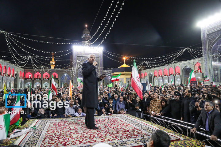 اهتزاز پرچم و تجدید بیعت با نظام جمهوری اسلامی ایران در حرم مطهر رضوی