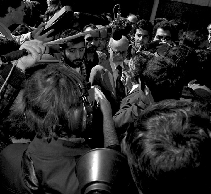 ۱۲ فروردین ، روز جمهوری اسلامی ایران