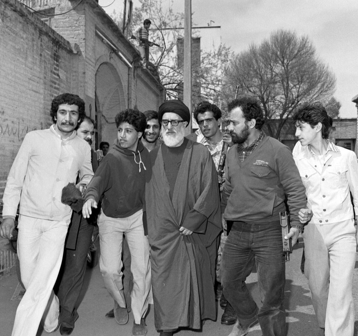 ۱۲ فروردین ، روز جمهوری اسلامی ایران