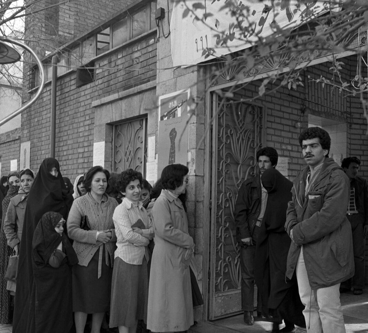 ۱۲ فروردین ، روز جمهوری اسلامی ایران