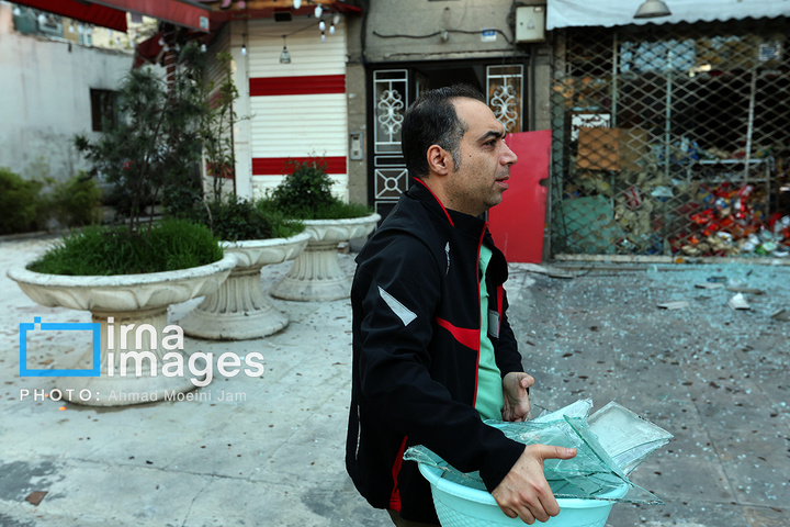 حمله آمریکا به سفارت سابق خود در تهران