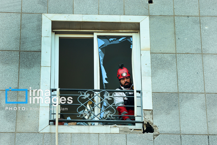 حمله آمریکا به سفارت سابق خود در تهران