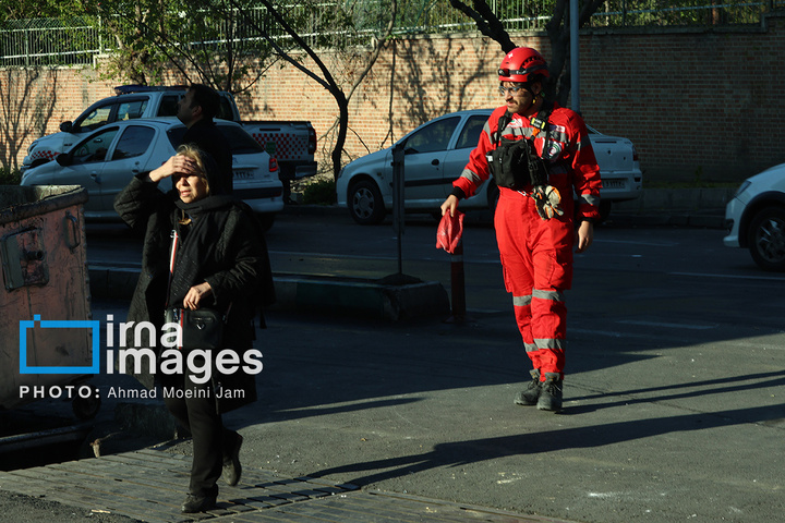 حمله آمریکا به سفارت سابق خود در تهران