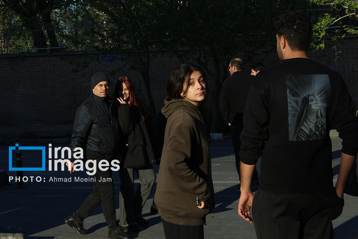 حمله آمریکا به سفارت سابق خود در تهران