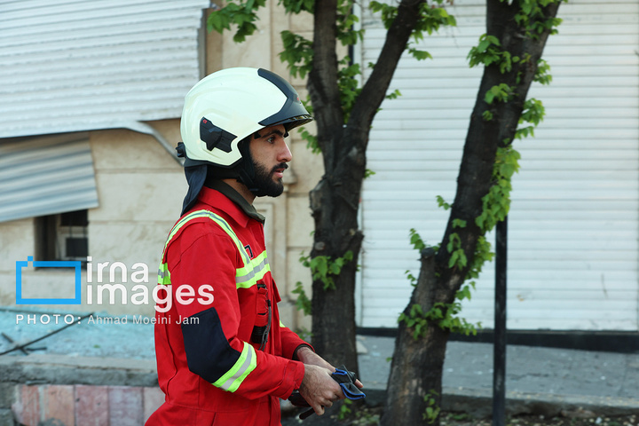 حمله آمریکا به سفارت سابق خود در تهران