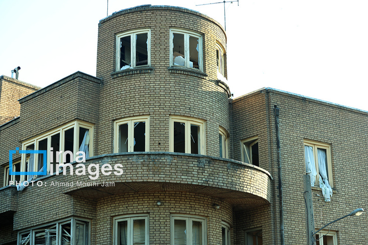 حمله آمریکا به سفارت سابق خود در تهران