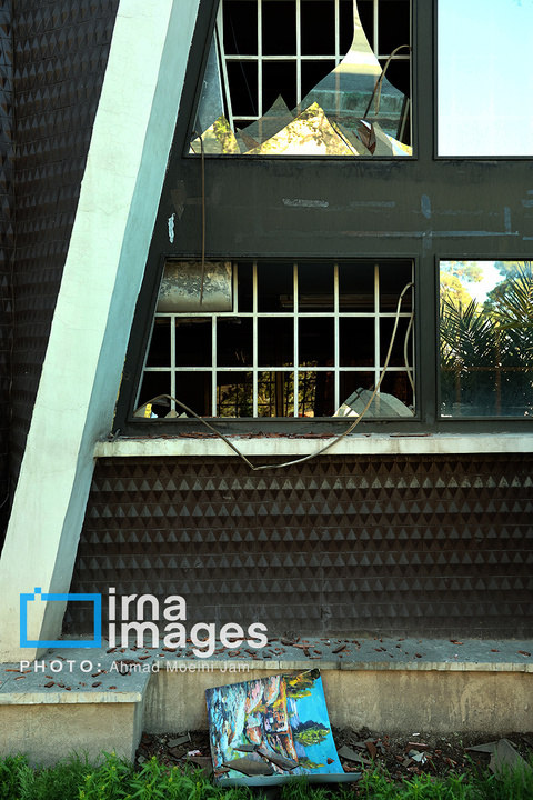 حمله آمریکا به سفارت سابق خود در تهران