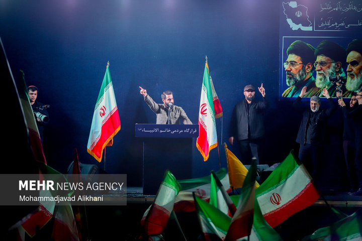 اجتماع حمایت از رزمندگان در مقابله با دشمن آمریکایی - صهیونی