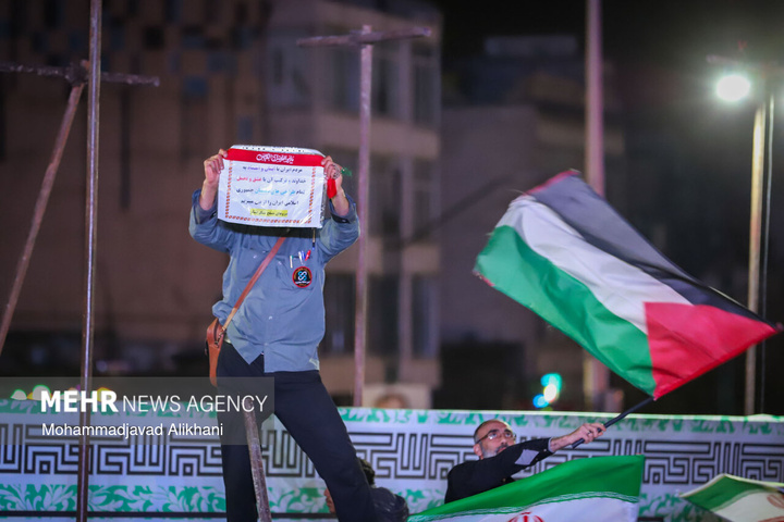 اجتماع حمایت از رزمندگان در مقابله با دشمن آمریکایی - صهیونی