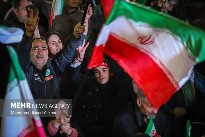 اجتماع حمایت از رزمندگان در مقابله با دشمن آمریکایی - صهیونی