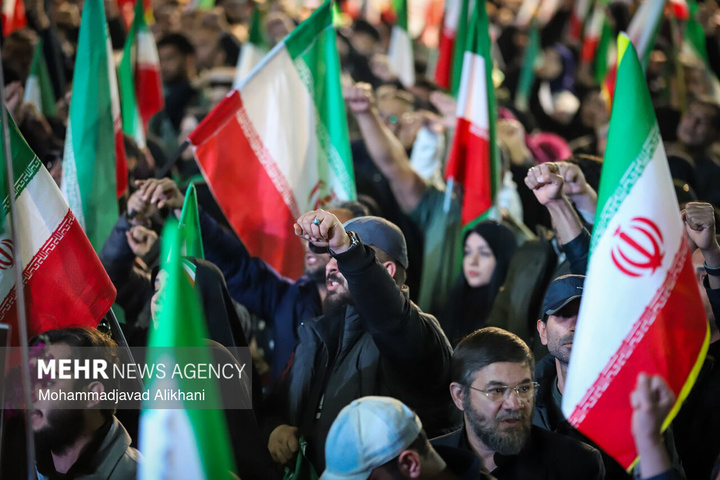 اجتماع حمایت از رزمندگان در مقابله با دشمن آمریکایی - صهیونی