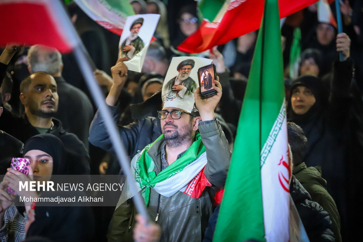 اجتماع حمایت از رزمندگان در مقابله با دشمن آمریکایی - صهیونی