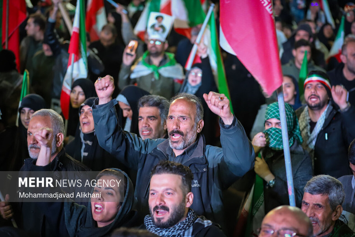 اجتماع حمایت از رزمندگان در مقابله با دشمن آمریکایی - صهیونی