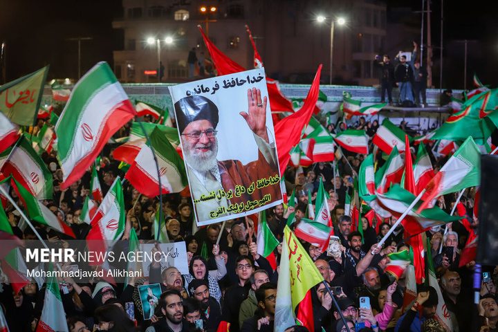 اجتماع حمایت از رزمندگان در مقابله با دشمن آمریکایی - صهیونی