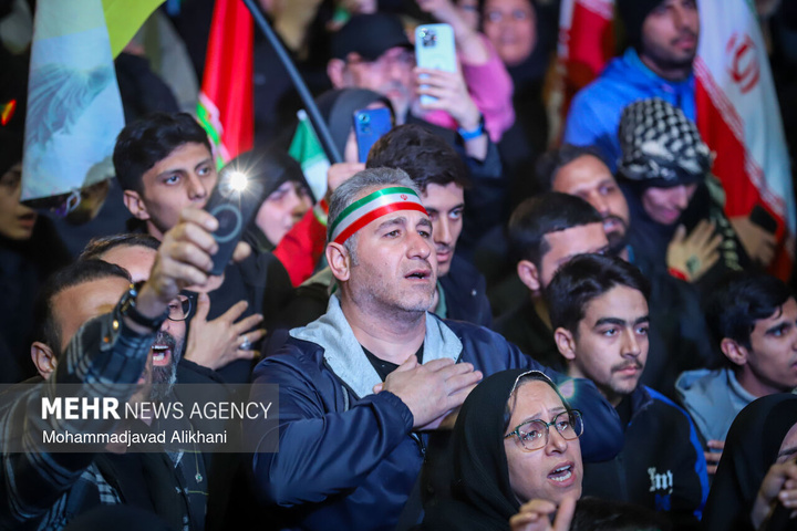 اجتماع حمایت از رزمندگان در مقابله با دشمن آمریکایی - صهیونی