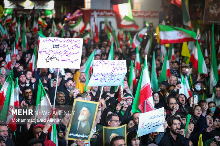 اجتماع حمایت از رزمندگان در مقابله با دشمن آمریکایی - صهیونی