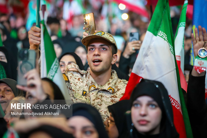 اجتماع حمایت از رزمندگان در مقابله با دشمن آمریکایی - صهیونی