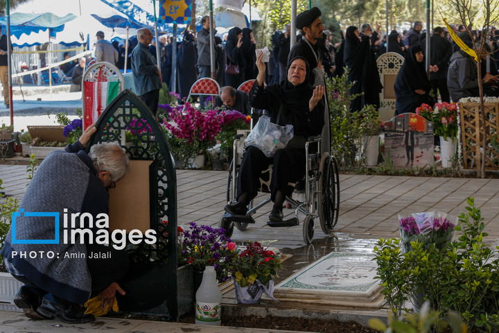 تشییع و خاکسپاری شهدای جنگ رمضان در بهشت زهرا (س)