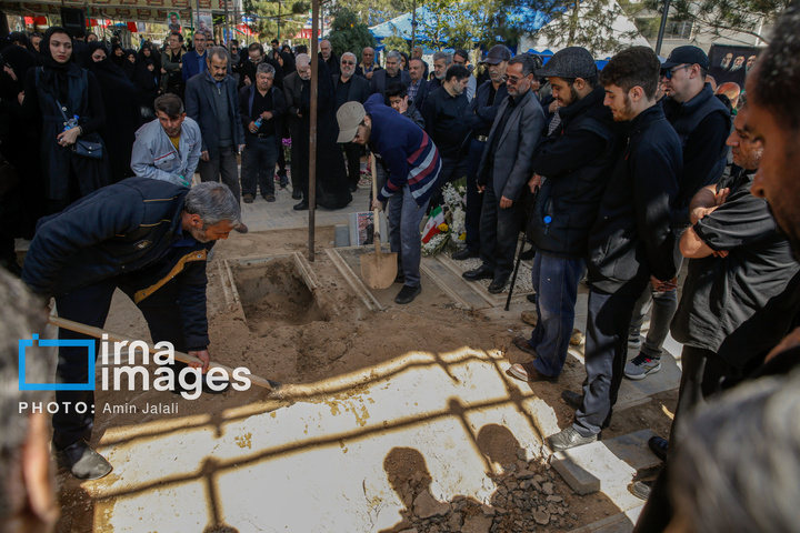 تشییع و خاکسپاری شهدای جنگ رمضان در بهشت زهرا (س)