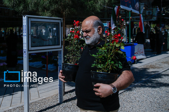 تشییع و خاکسپاری شهدای جنگ رمضان در بهشت زهرا (س)