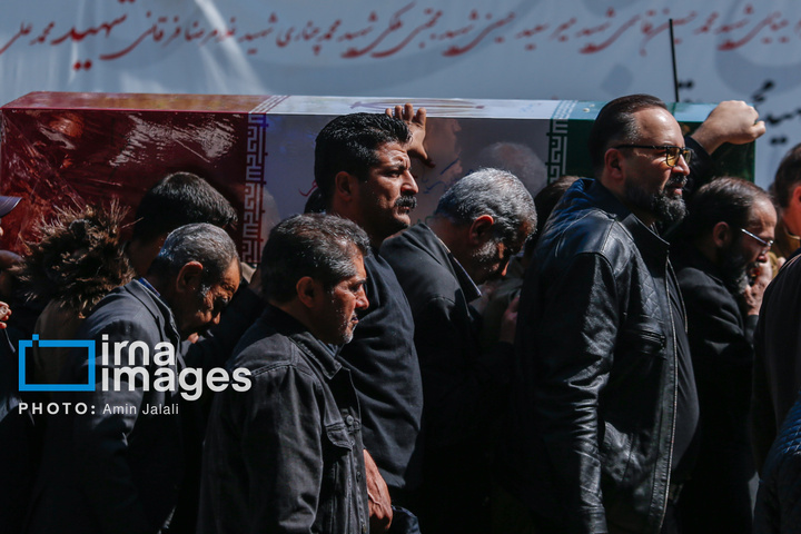 تشییع و خاکسپاری شهدای جنگ رمضان در بهشت زهرا (س)