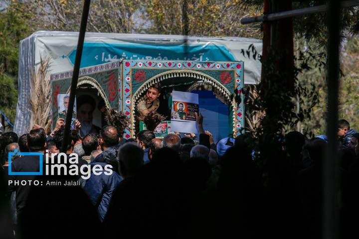 تشییع و خاکسپاری شهدای جنگ رمضان در بهشت زهرا (س)