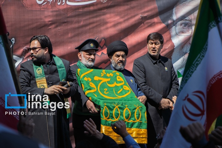 روز جمهوری اسلامی در حسینیه اعظم زنجان