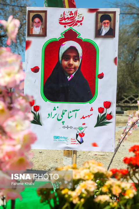 ۱۳ بدر خانواده‌های مینابی در کنار مزار فرزندان شهیدشان