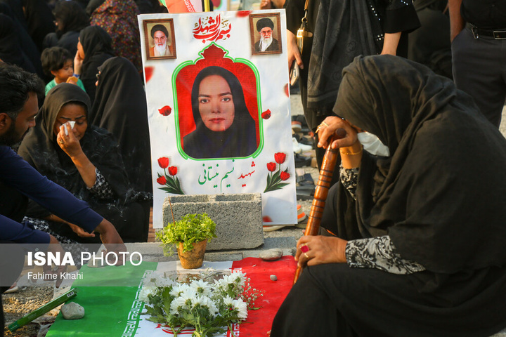 ۱۳ بدر خانواده‌های مینابی در کنار مزار فرزندان شهیدشان