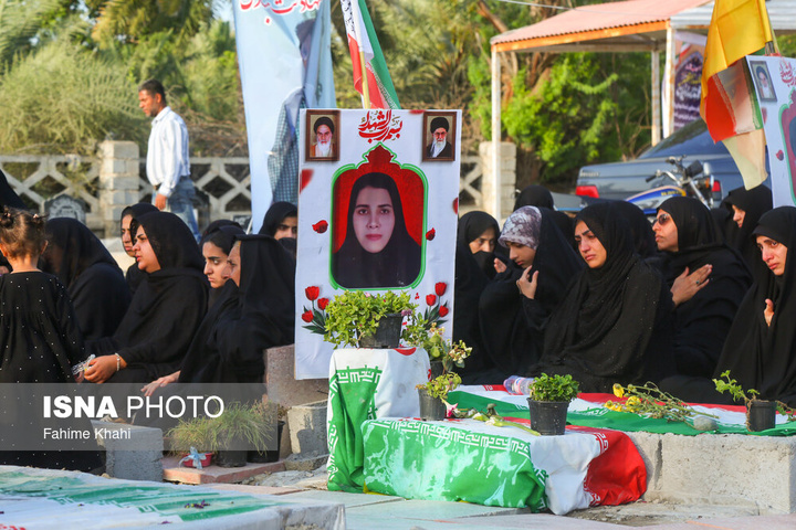 ۱۳ بدر خانواده‌های مینابی در کنار مزار فرزندان شهیدشان