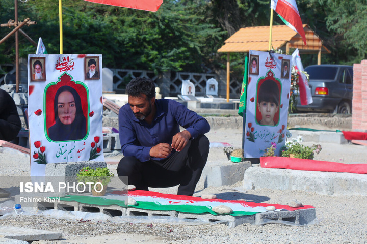 ۱۳ بدر خانواده‌های مینابی در کنار مزار فرزندان شهیدشان