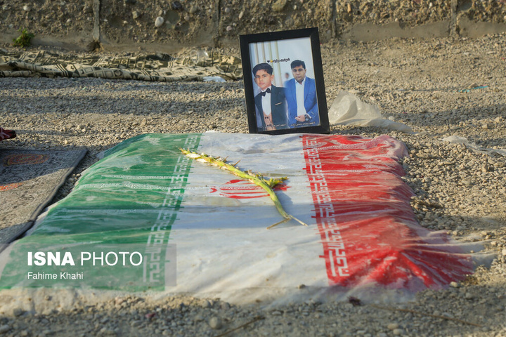 ۱۳ بدر خانواده‌های مینابی در کنار مزار فرزندان شهیدشان