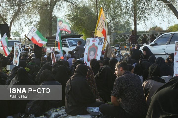 ۱۳ بدر خانواده‌های مینابی در کنار مزار فرزندان شهیدشان