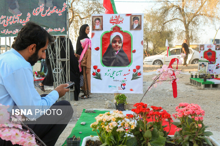 ۱۳ بدر خانواده‌های مینابی در کنار مزار فرزندان شهیدشان