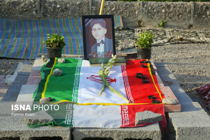 ۱۳ بدر خانواده‌های مینابی در کنار مزار فرزندان شهیدشان