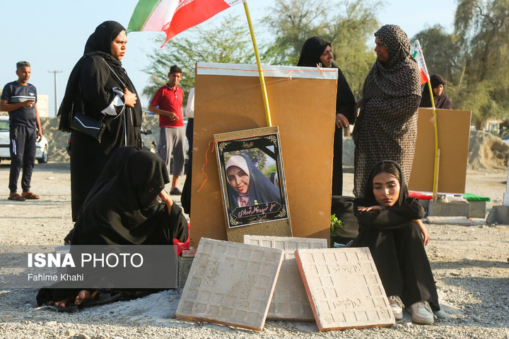 ۱۳ بدر خانواده‌های مینابی در کنار مزار فرزندان شهیدشان