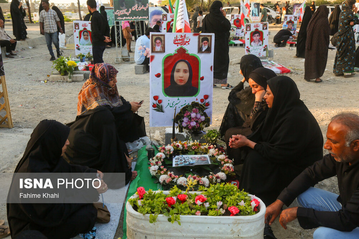 ۱۳ بدر خانواده‌های مینابی در کنار مزار فرزندان شهیدشان