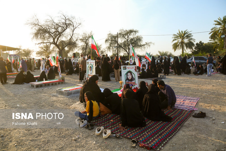۱۳ بدر خانواده‌های مینابی در کنار مزار فرزندان شهیدشان