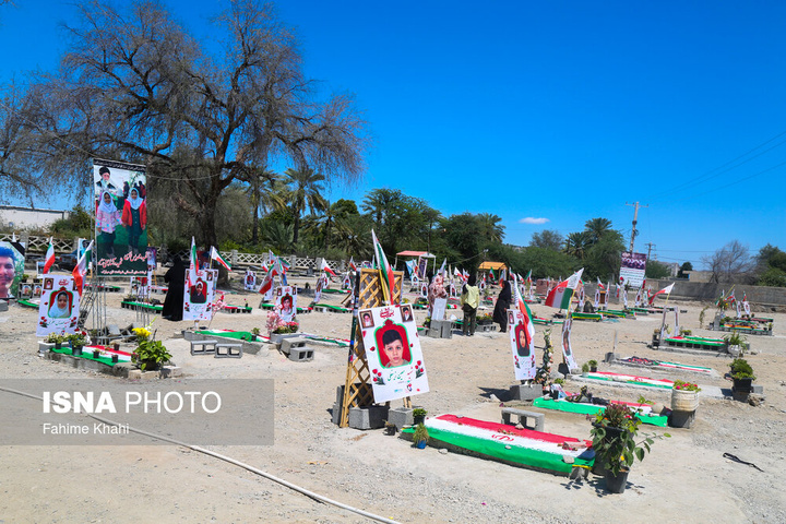 ۱۳ بدر خانواده‌های مینابی در کنار مزار فرزندان شهیدشان