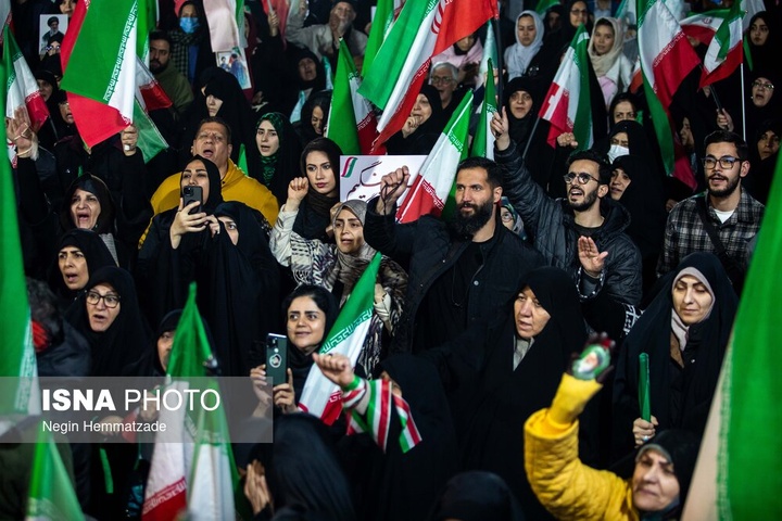 تجمع شبانه مردم در حمایت از مدافعان وطن - تهران