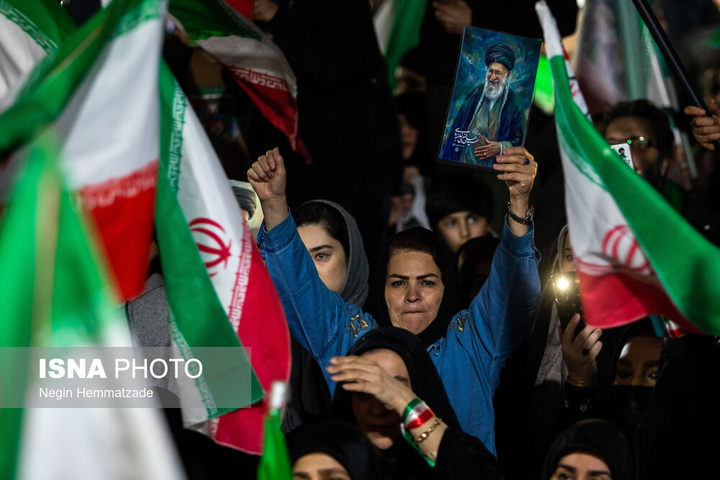 تجمع شبانه مردم در حمایت از مدافعان وطن - تهران