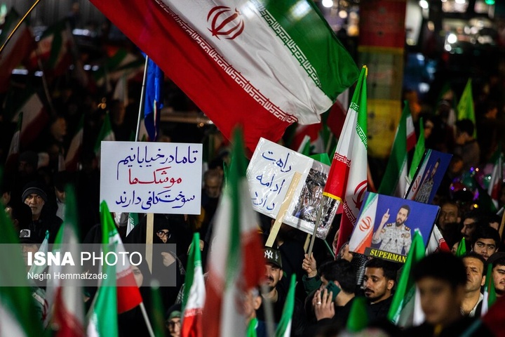 تجمع شبانه مردم در حمایت از مدافعان وطن - تهران