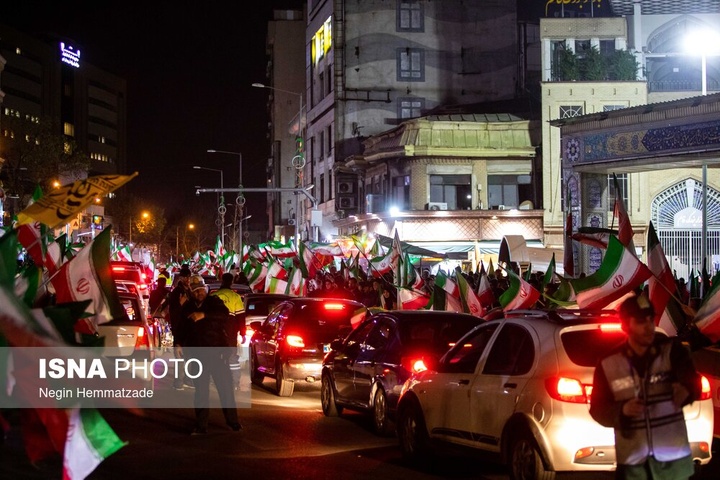 تجمع شبانه مردم در حمایت از مدافعان وطن - تهران