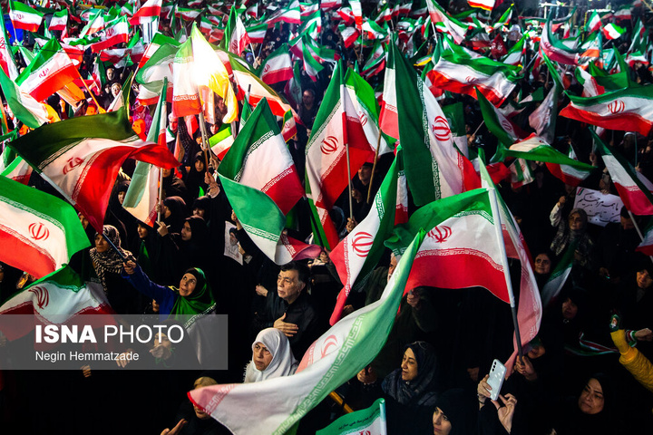 تجمع شبانه مردم در حمایت از مدافعان وطن - تهران