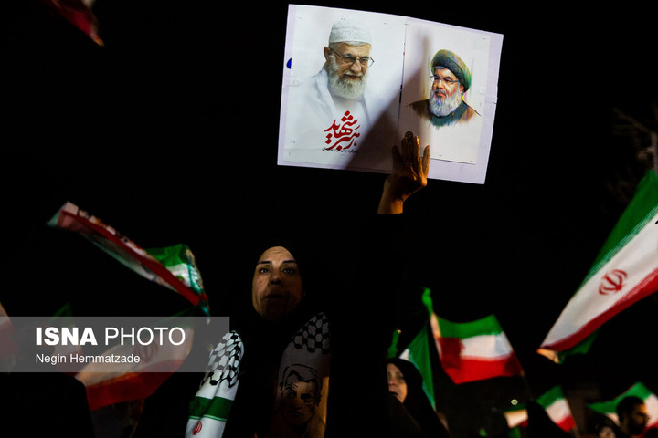 تجمع شبانه مردم در حمایت از مدافعان وطن - تهران