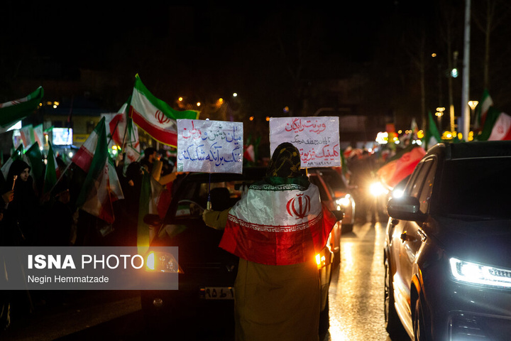 تجمع شبانه مردم در حمایت از مدافعان وطن - تهران