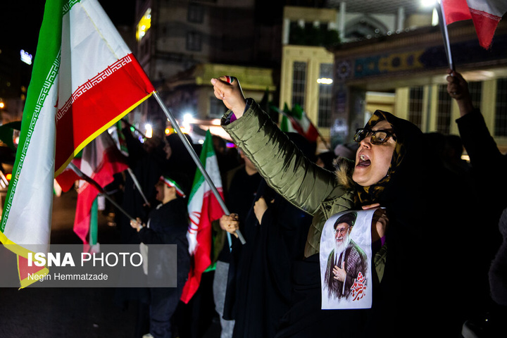 تجمع شبانه مردم در حمایت از مدافعان وطن - تهران