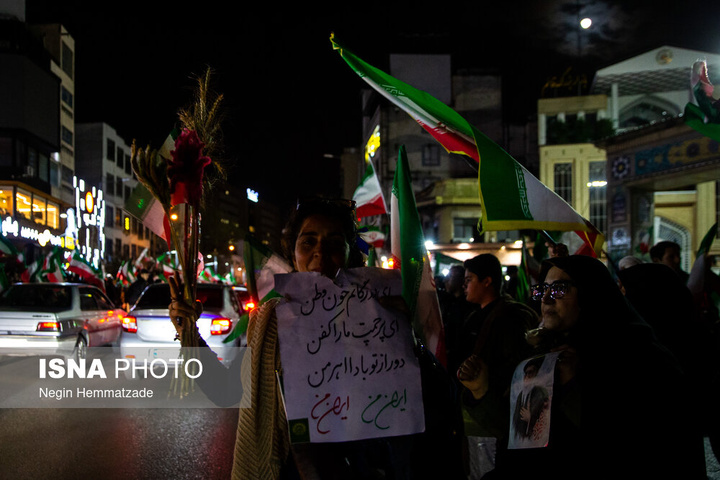 تجمع شبانه مردم در حمایت از مدافعان وطن - تهران