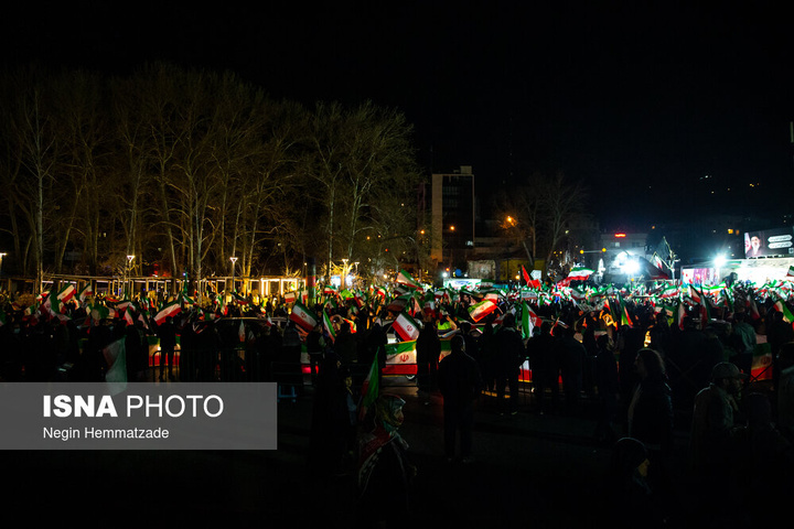 تجمع شبانه مردم در حمایت از مدافعان وطن - تهران