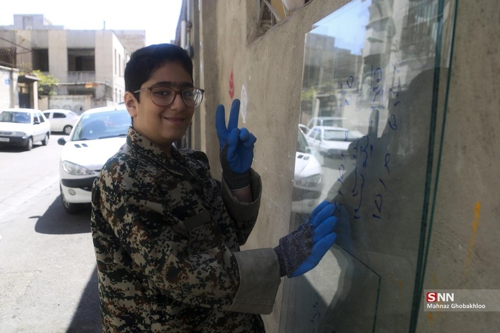 کارگاه مردمی جهادی شیشه بری در ساختمان‌های آسیب دیده